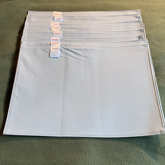 NWOT Sandra by Sandra Lee set of 8 silver metallic placemats. Approx 18” x 13” - Picture 6 of 6